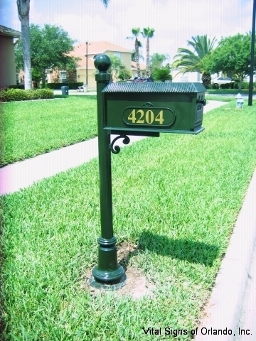 freestanding-mailbox-green