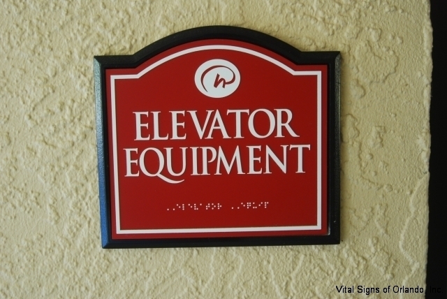 red-elevator-equip-on-wall-interior-rosen
